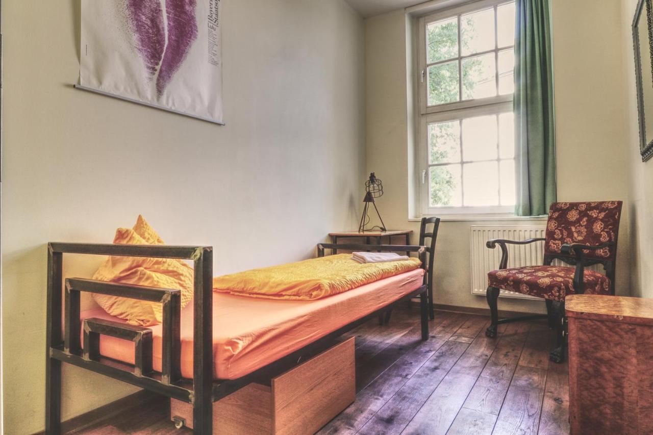 Single Room,1001885940:JPEG